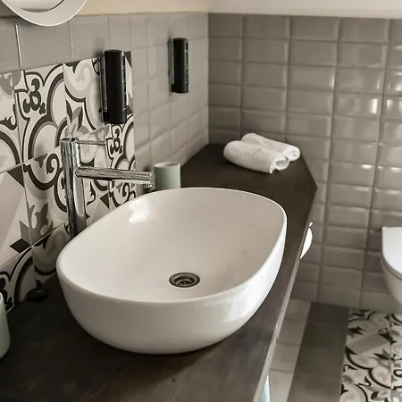 Labor Kvártély Hotel *
