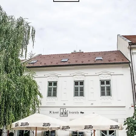 Labor Kvártély *